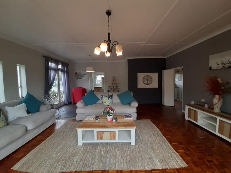6 Bedroom Property for Sale in Abbotsford Eastern Cape
